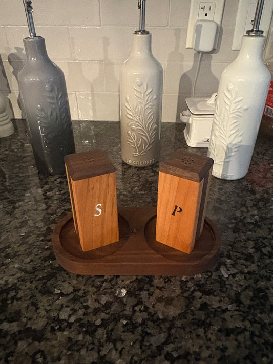Salt & Pepper Shaker Set